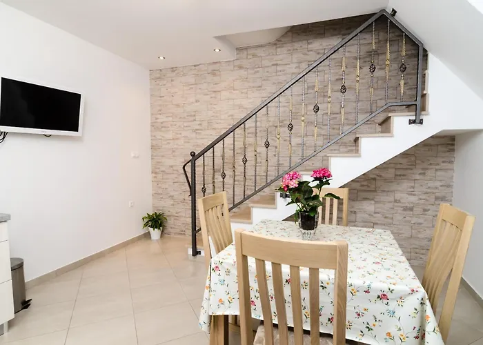 Jelena With Terrace And Balcony 두브로브니크