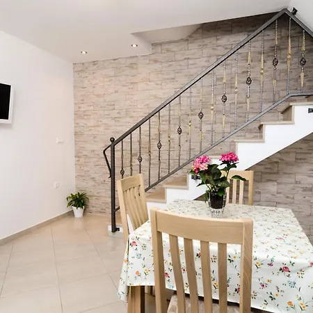 Jelena With Terrace And Balcony 두브로브니크