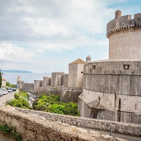 Jelena With Terrace And Balcony Apartmán