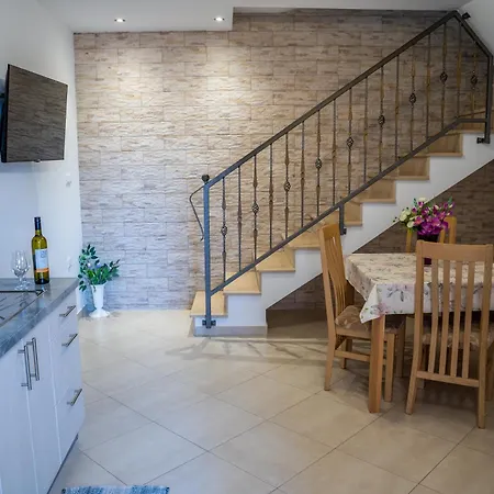 Jelena With Terrace And Balcony 두브로브니크