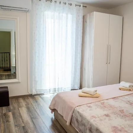 Jelena With Terrace And Balcony * 두브로브니크
