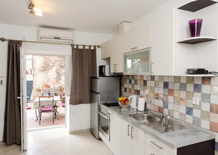 Jelena With Terrace And Balcony Daire *