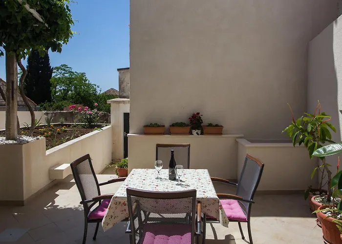 Jelena With Terrace And Balcony Daire *