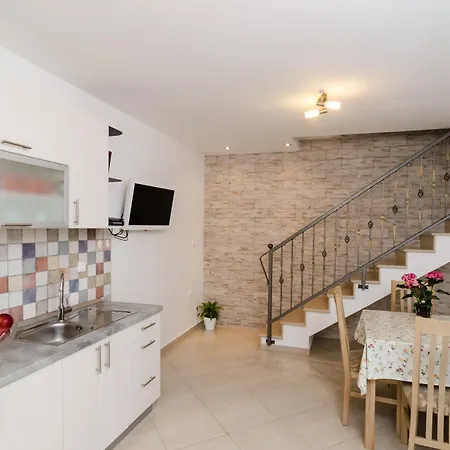 Jelena With Terrace And Balcony Appartement *