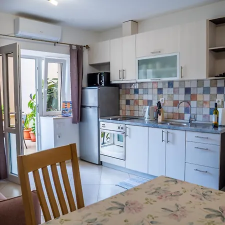 Jelena With Terrace And Balcony Appartement *